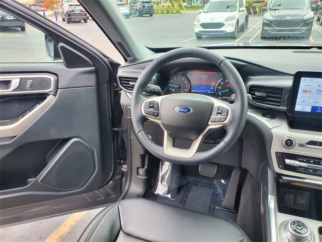 Used 2023 Ford Explorer XLT w/ Equipment Group 202A image 8