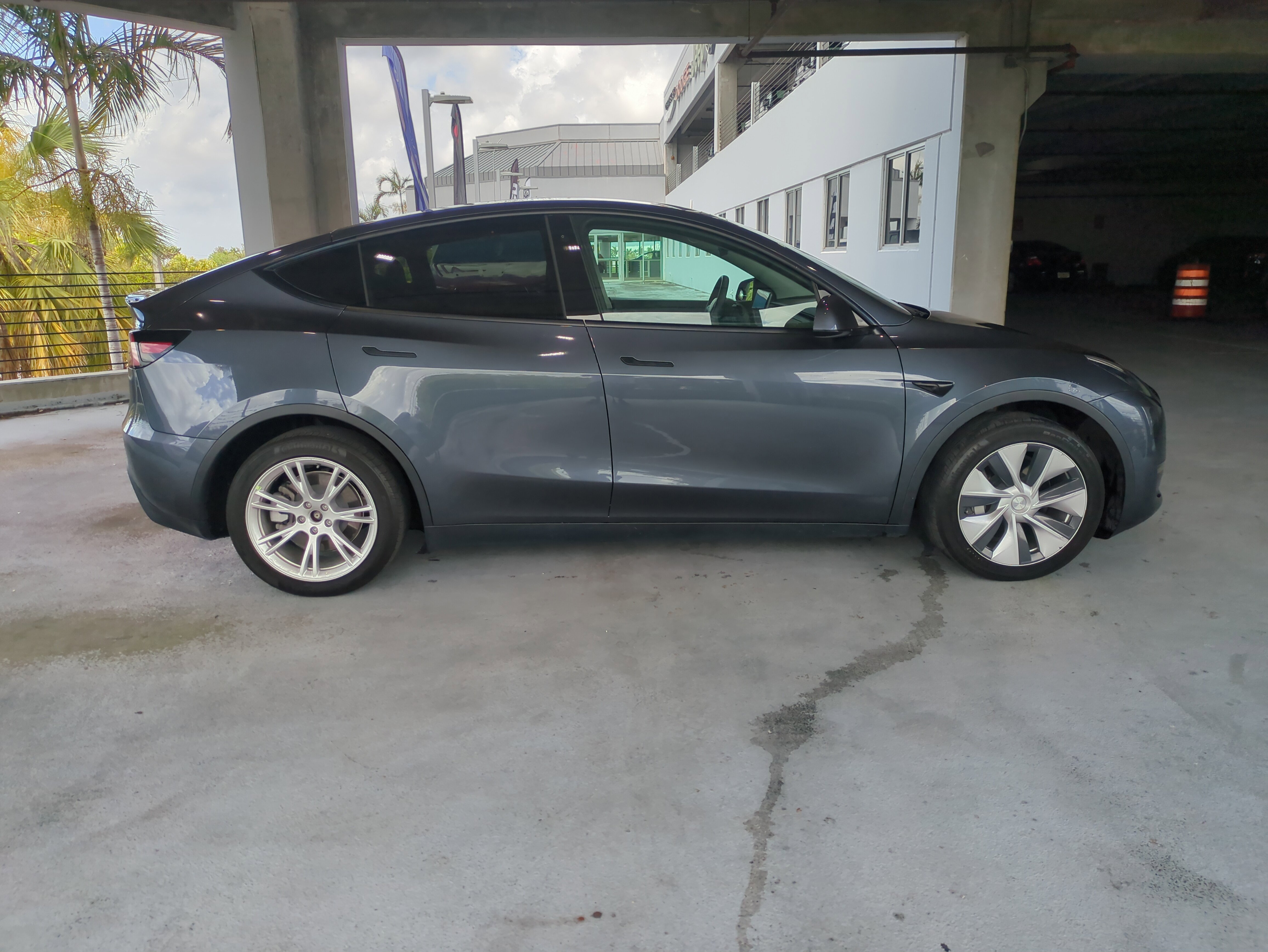 Used 2022 Tesla Model Y Long Range image 4