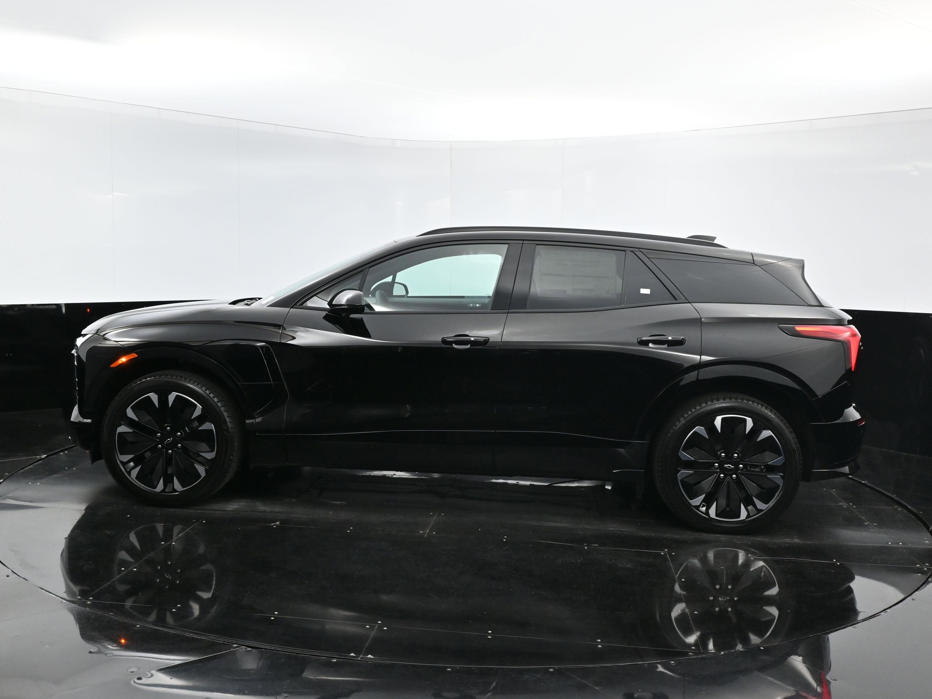 New 2025 Chevrolet Blazer EV RS image 4