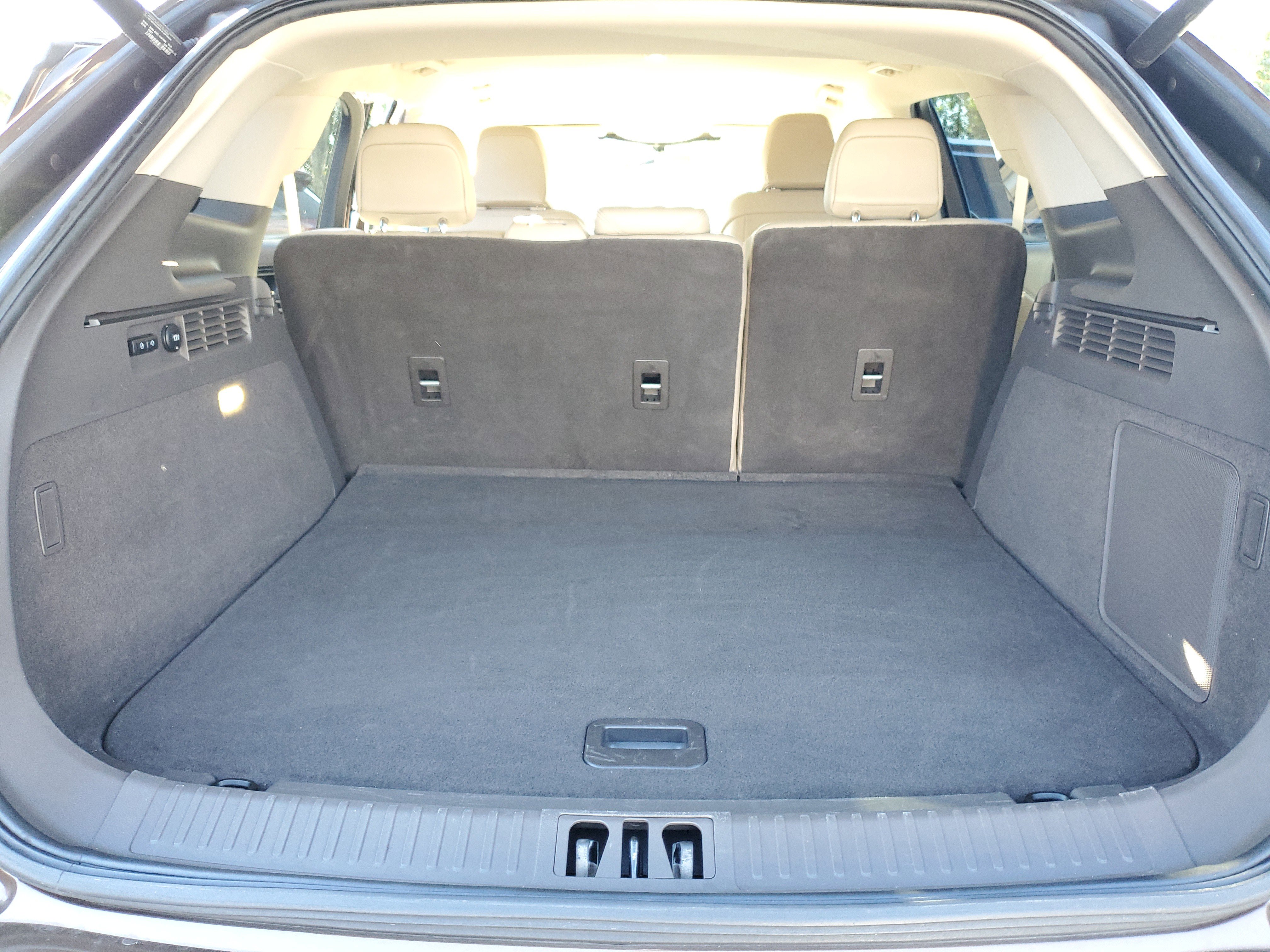 Used 2022 Lincoln Nautilus FWD w/ Premium Package image 6