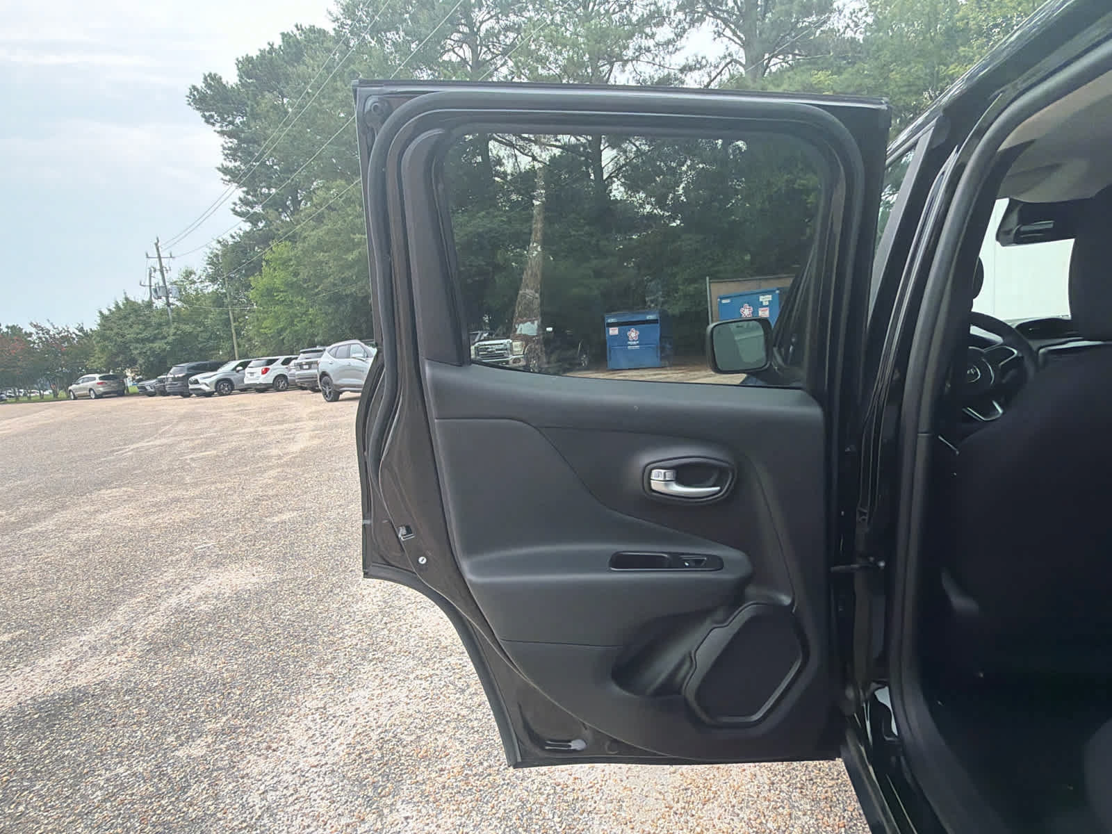 Used 2023 Jeep Renegade Latitude AWD/4WD image 29