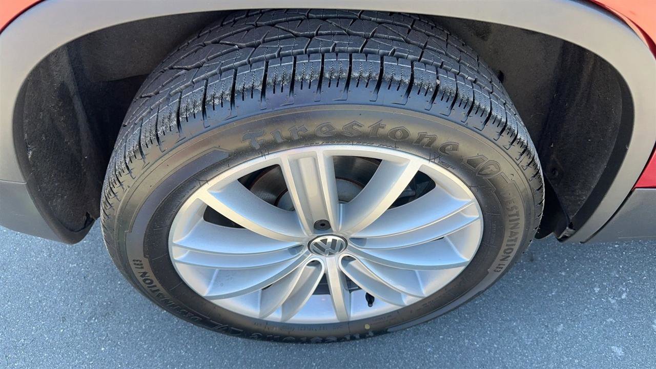 Used 2016 Volkswagen Tiguan S image 16