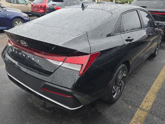 Used 2025 Hyundai Elantra Sport video 3