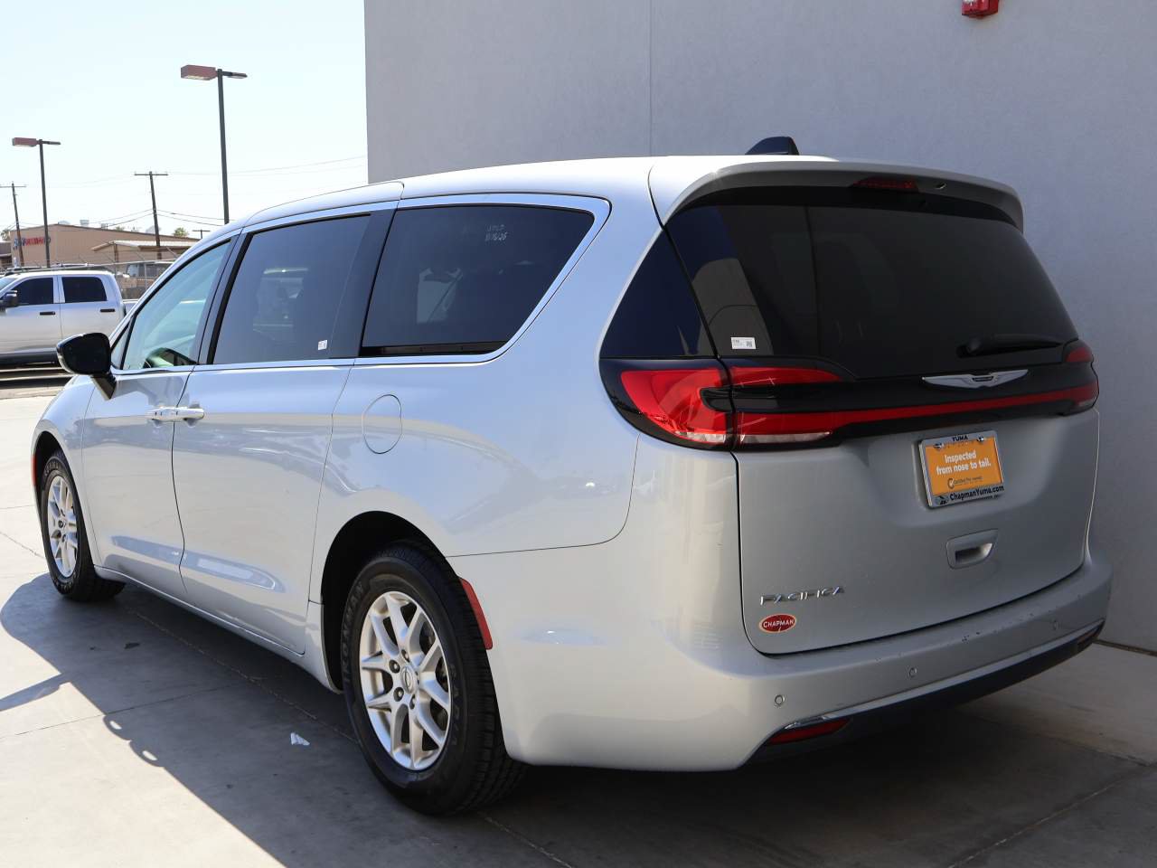 Certified 2024 Chrysler Pacifica Touring-L FWD image 3