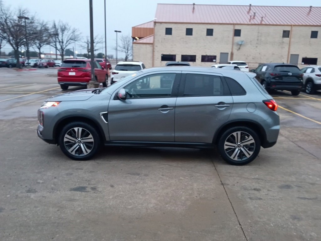 Used 2025 Mitsubishi Outlander Sport SE image 4