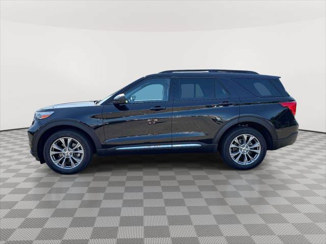 Used 2022 Ford Explorer XLT w/ Equipment Group 202A AWD/4WD image 4