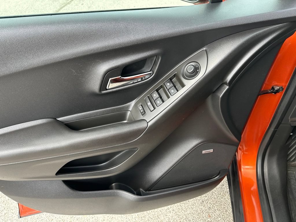 Used 2015 Chevrolet Trax LT w/ LT Sun and Sound Package FWD image 17