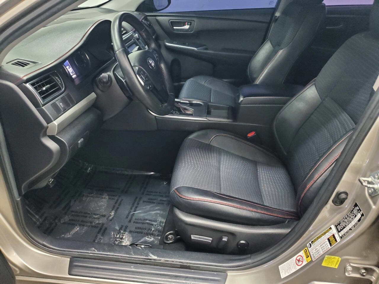 Used 2015 Toyota Camry SE FWD image 9