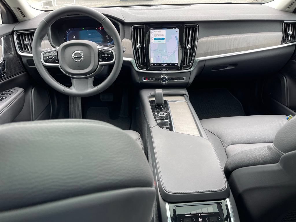 Used 2025 Volvo V90 B6 Cross Country Plus w/ Protection Package Premier AWD/4WD image 17