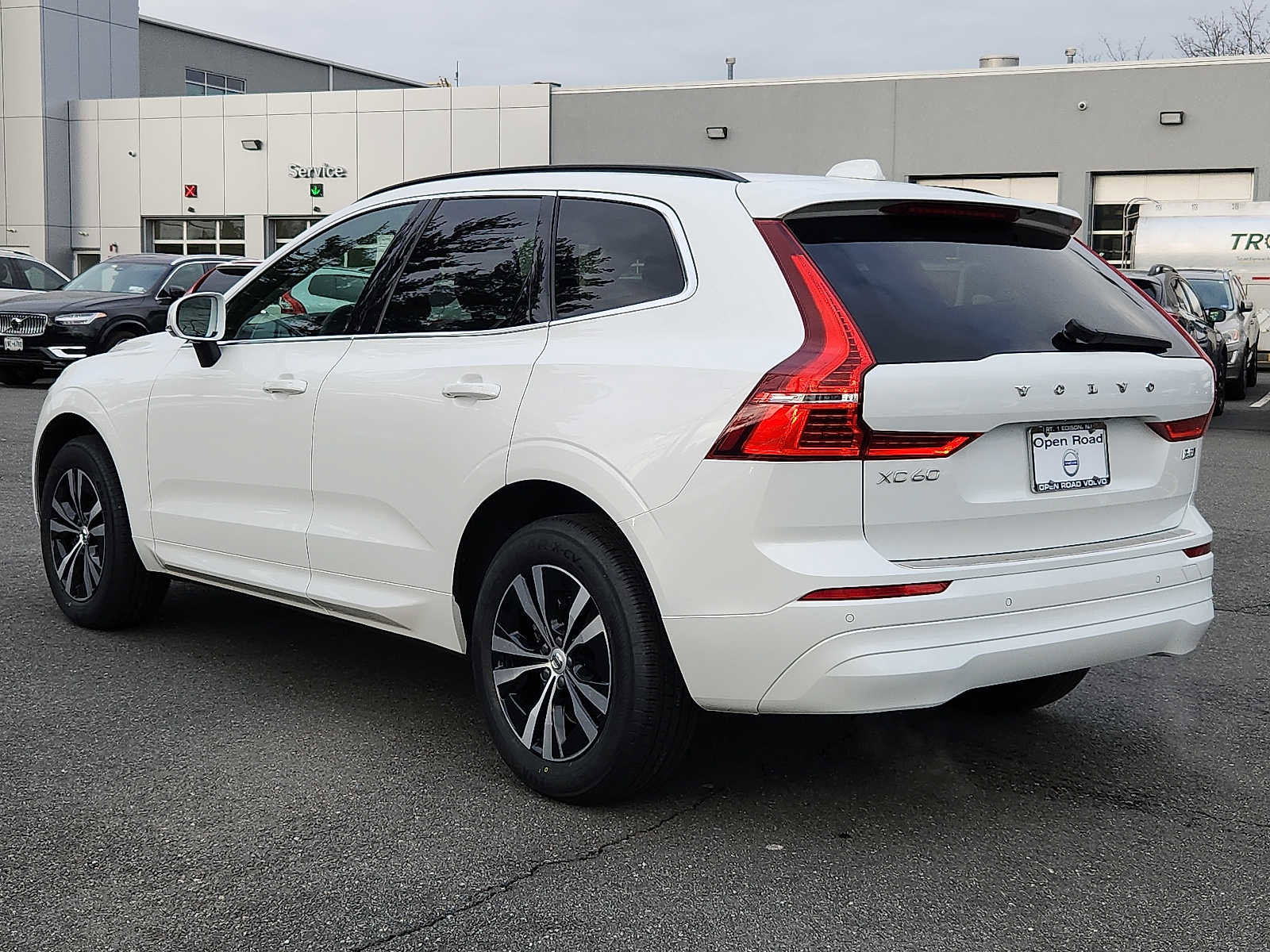 Certified 2023 Volvo XC60 B5 Core w/ Climate Package image 4