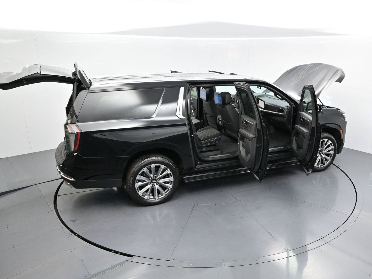 Used 2025 Chevrolet Suburban High Country AWD/4WD image 50
