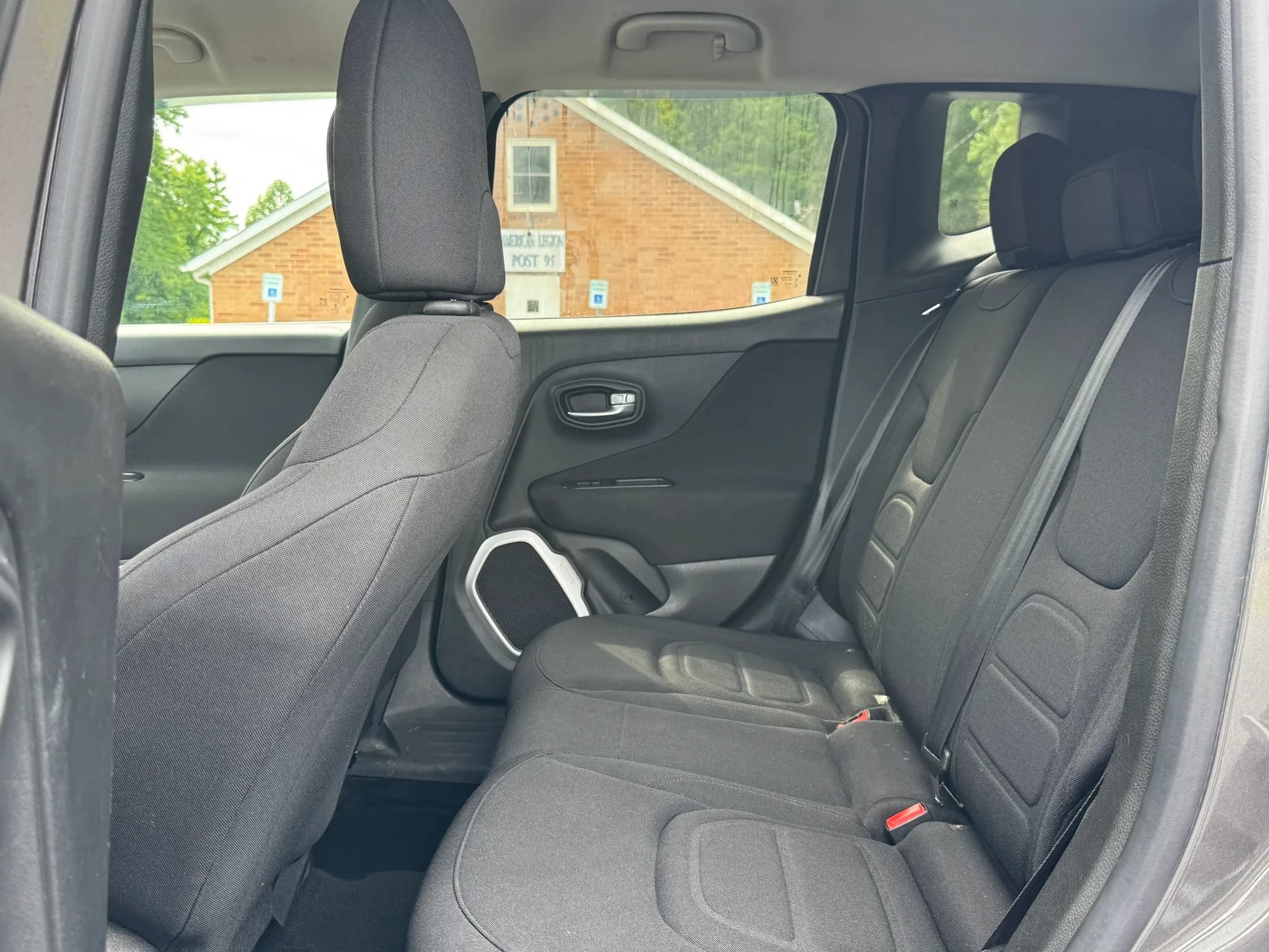 Used 2018 Jeep Renegade Latitude w/ Cold Weather Group AWD/4WD image 18