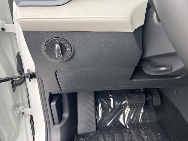 New 2025 Volkswagen Taos SE image 25