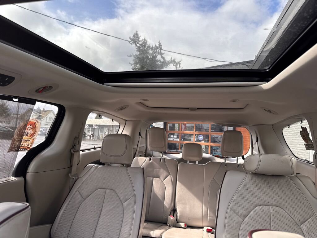Used 2017 Chrysler Pacifica Limited FWD image 48