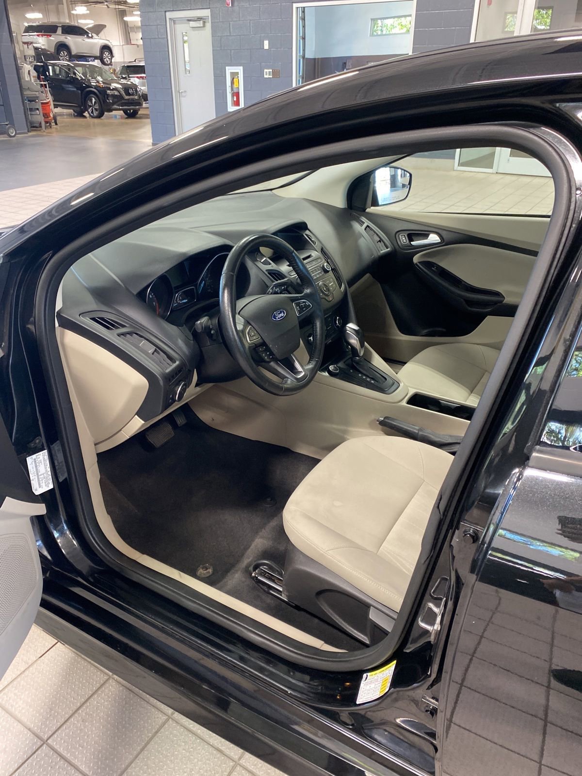 Used 2015 Ford Focus SE w/ SE Sport Package FWD image 6