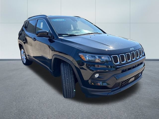 Used 2023 Jeep Compass Latitude AWD/4WD image 5