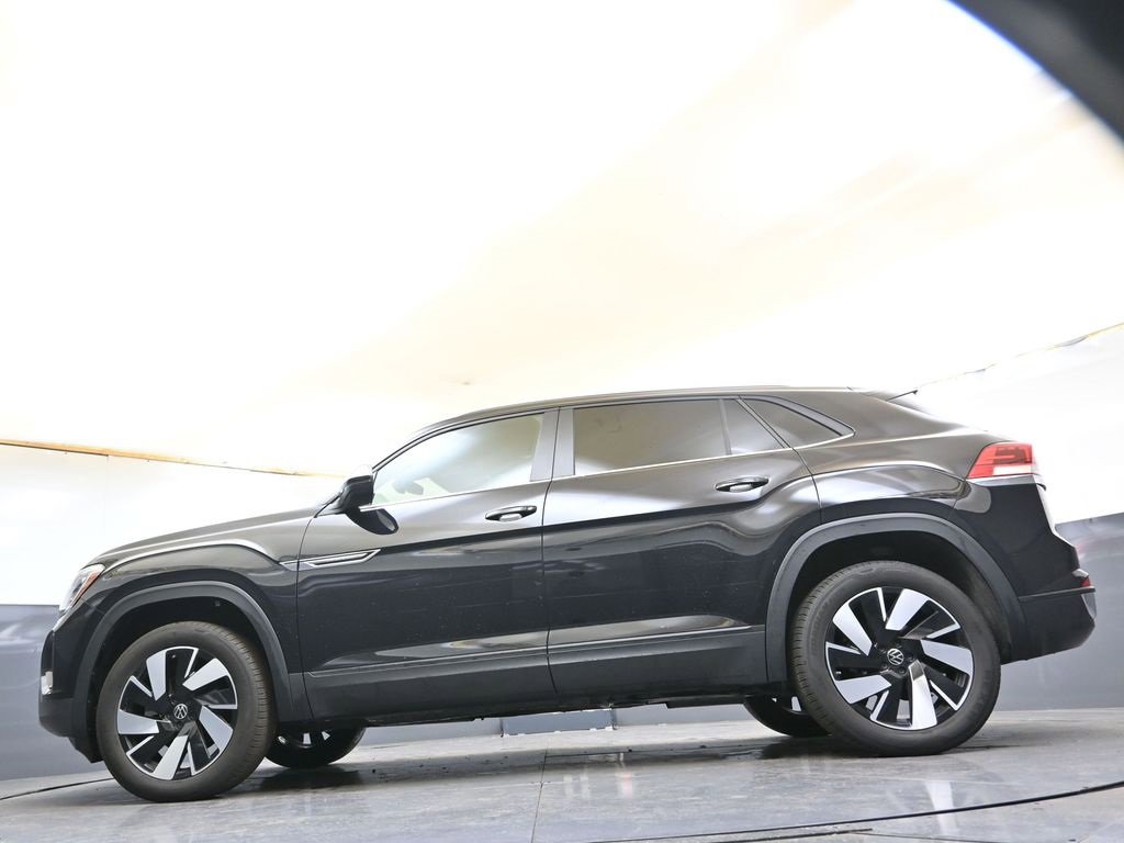 Used 2025 Volkswagen Atlas Cross Sport SE image 31