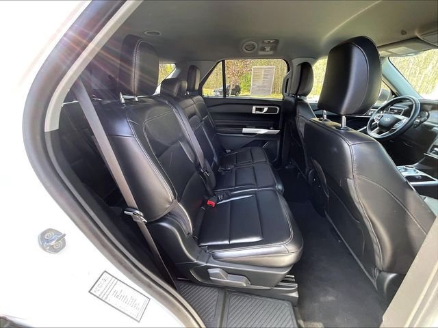 Used 2023 Ford Explorer XLT w/ Equipment Group 202A AWD/4WD image 16