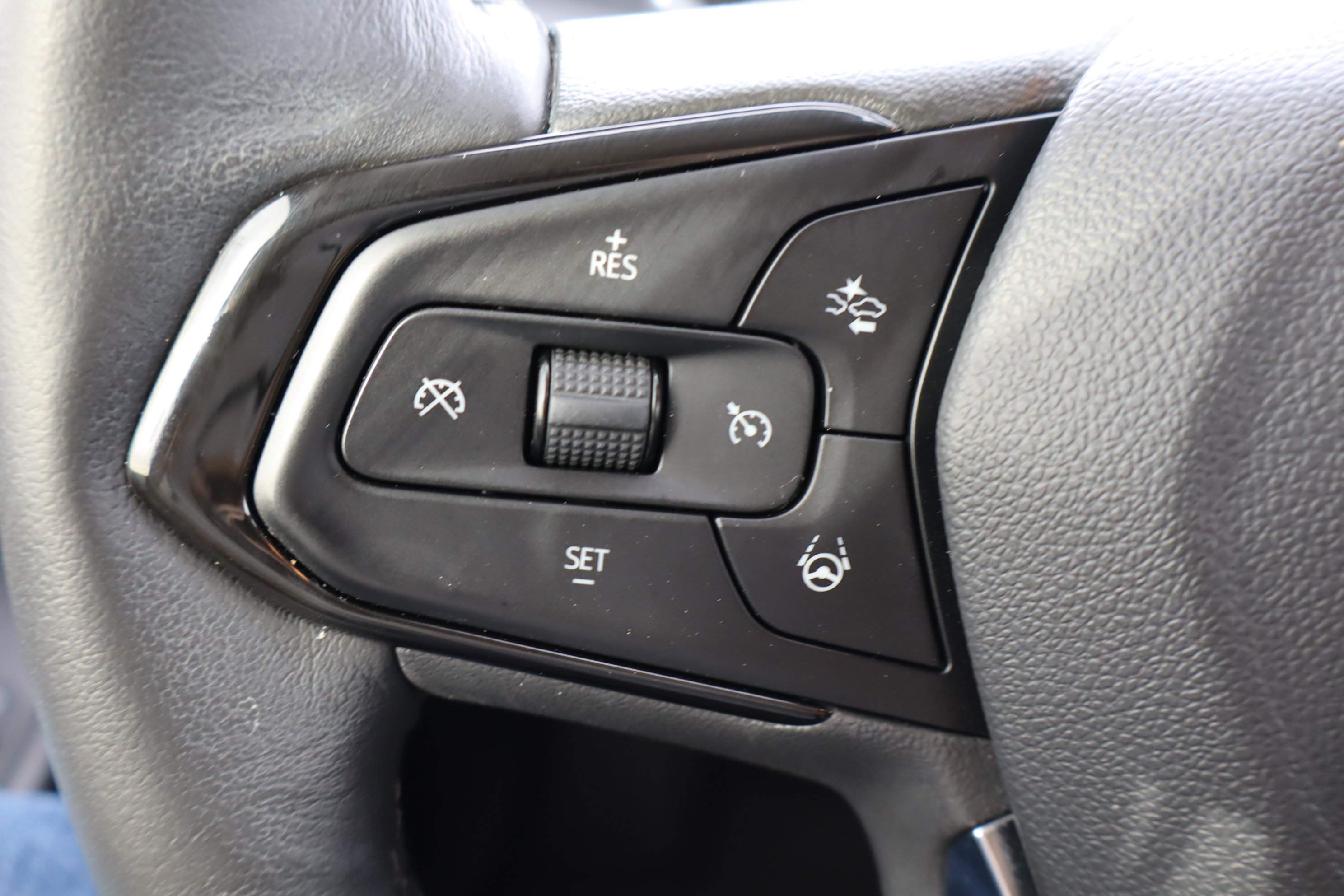 Certified 2023 Chevrolet Bolt EUV Premier w/ Sun & Sound Package image 20