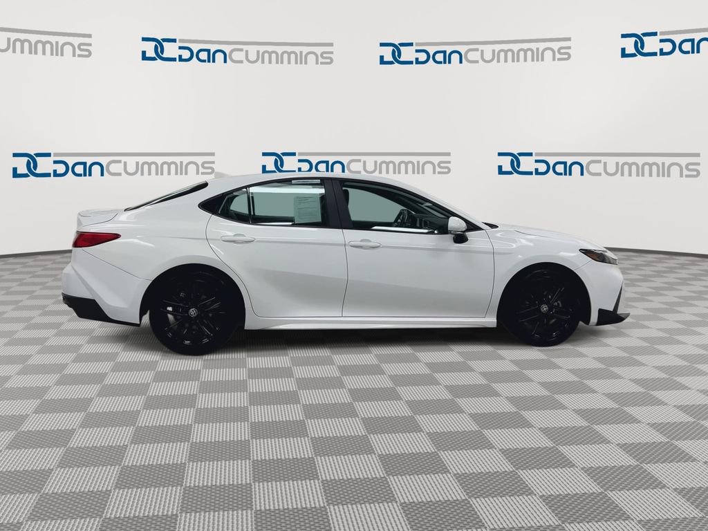 Used 2025 Toyota Camry SE image 9