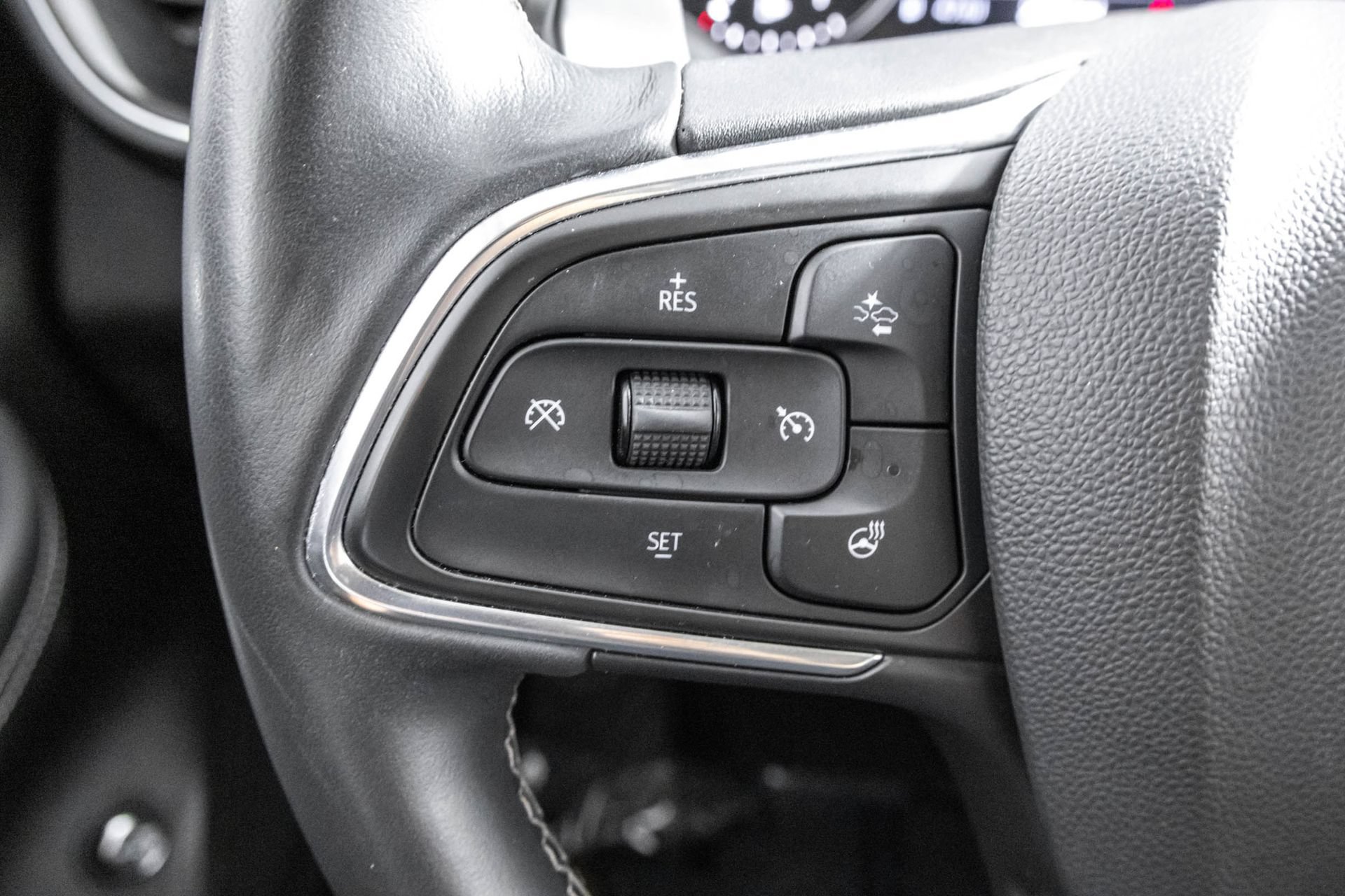 Used 2023 Buick Envision Essence AWD/4WD image 24