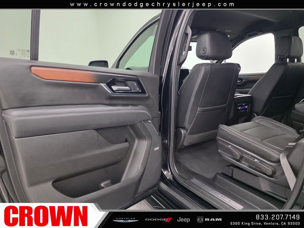 Used 2025 GMC Yukon XL Denali AWD/4WD image 25