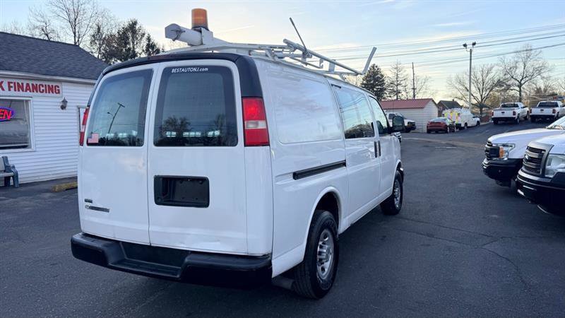 Used 2011 Chevrolet Express 2500 RWD image 3