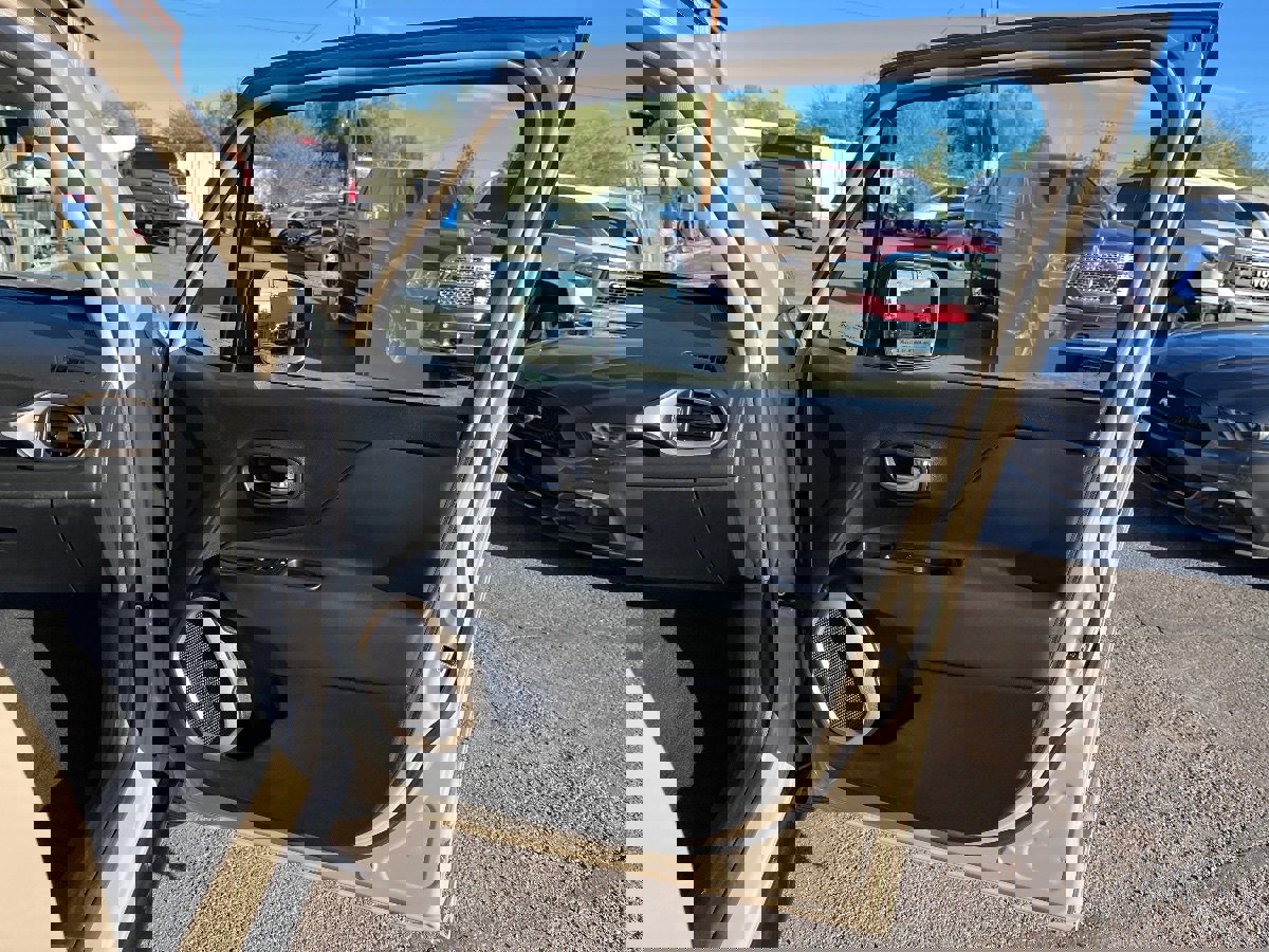 Used 2017 Jeep Renegade Trailhawk image 39