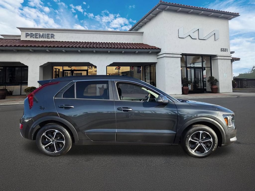 Certified 2025 Kia Niro EX FWD image 9