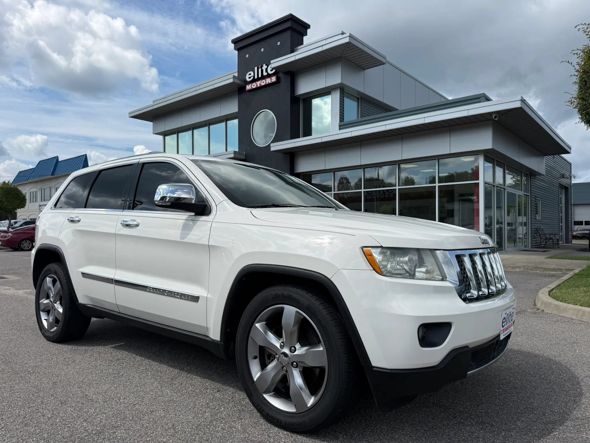 Used 2011 Jeep Grand Cherokee Overland AWD/4WD image 1
