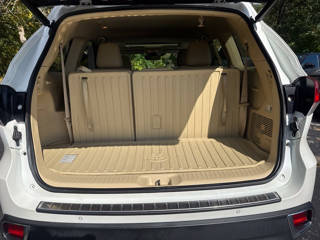 Certified 2019 Toyota Highlander Limited AWD/4WD image 18