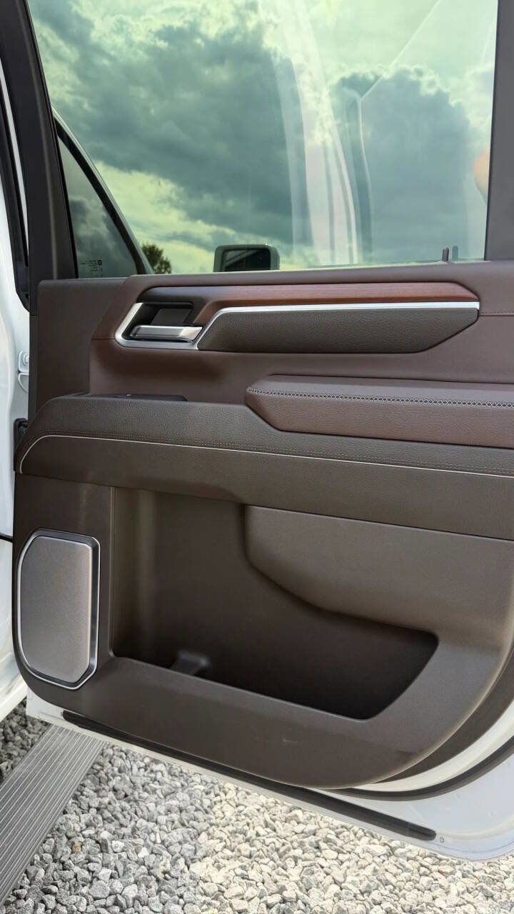 Used 2025 GMC Sierra 3500 Denali w/ Denali Reserve Package AWD/4WD image 24