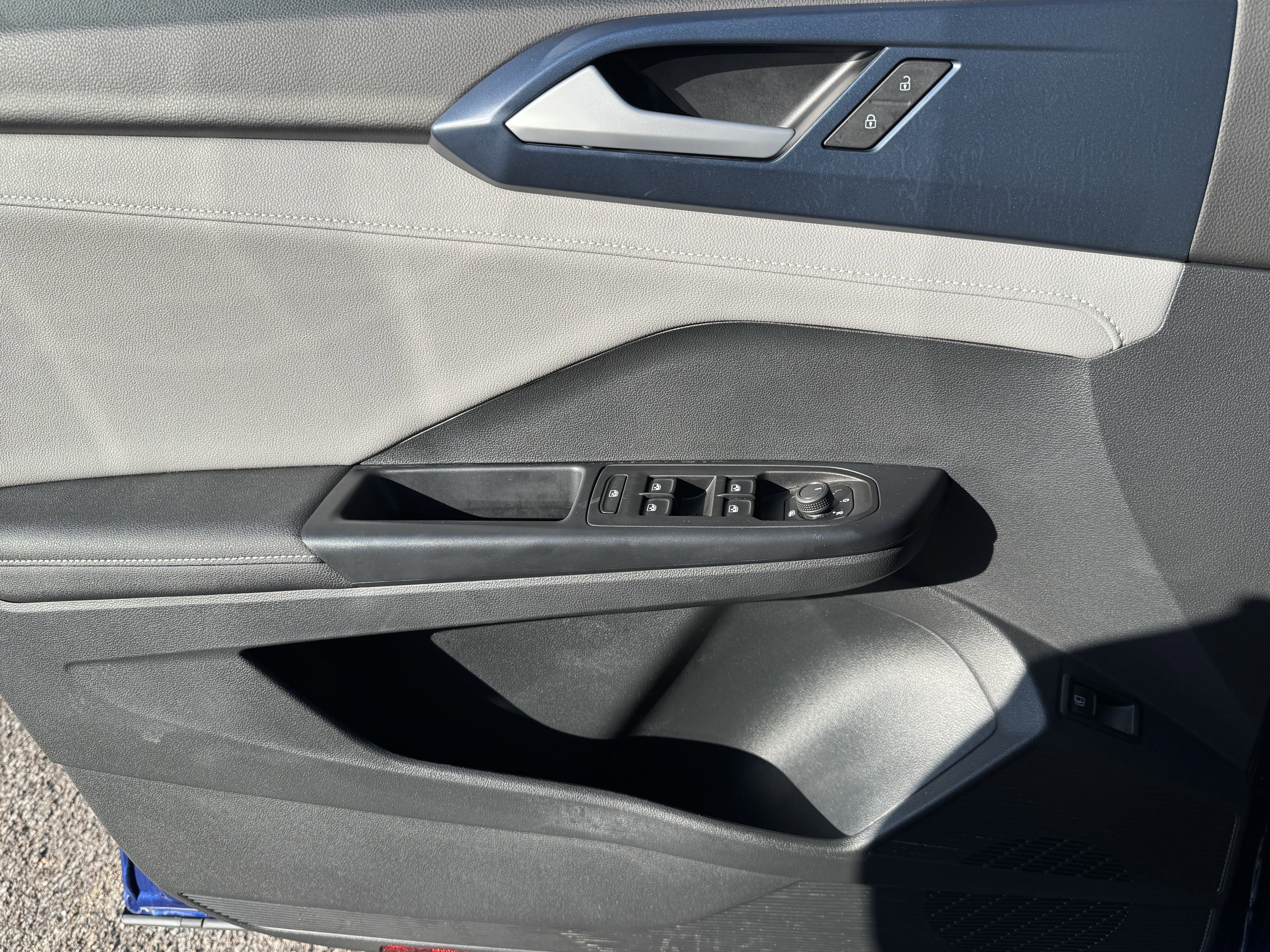 Used 2024 Volkswagen Taos SE image 9