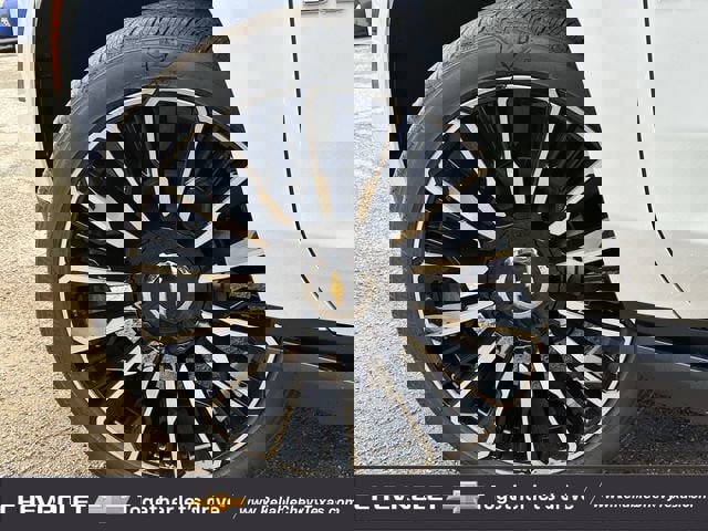 New 2026 Chevrolet Suburban High Country image 9