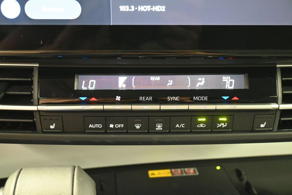 Certified 2025 Toyota Sienna XLE w/ XLE Plus Package AWD/4WD image 21
