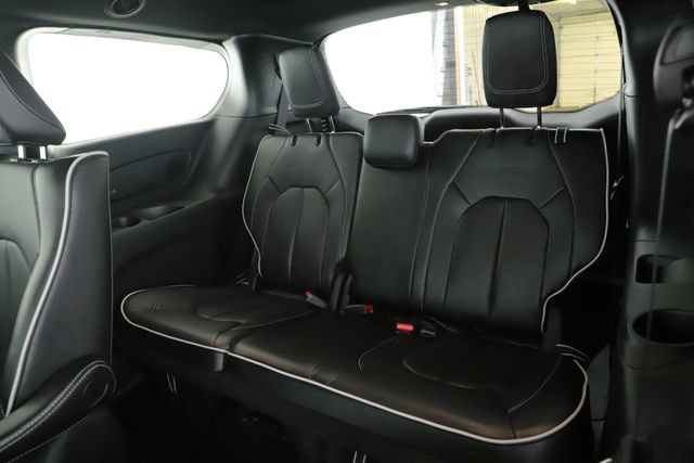 Used 2024 Chrysler Pacifica Premium FWD image 30