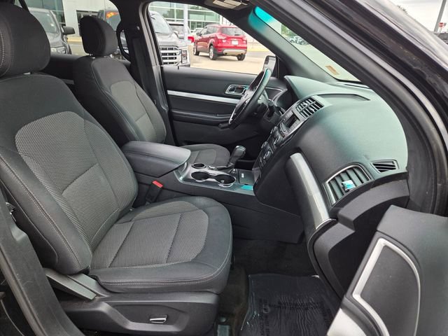 Used 2017 Ford Explorer XLT FWD image 17