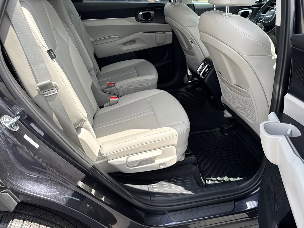 Used 2025 Kia Sorento EX image 15