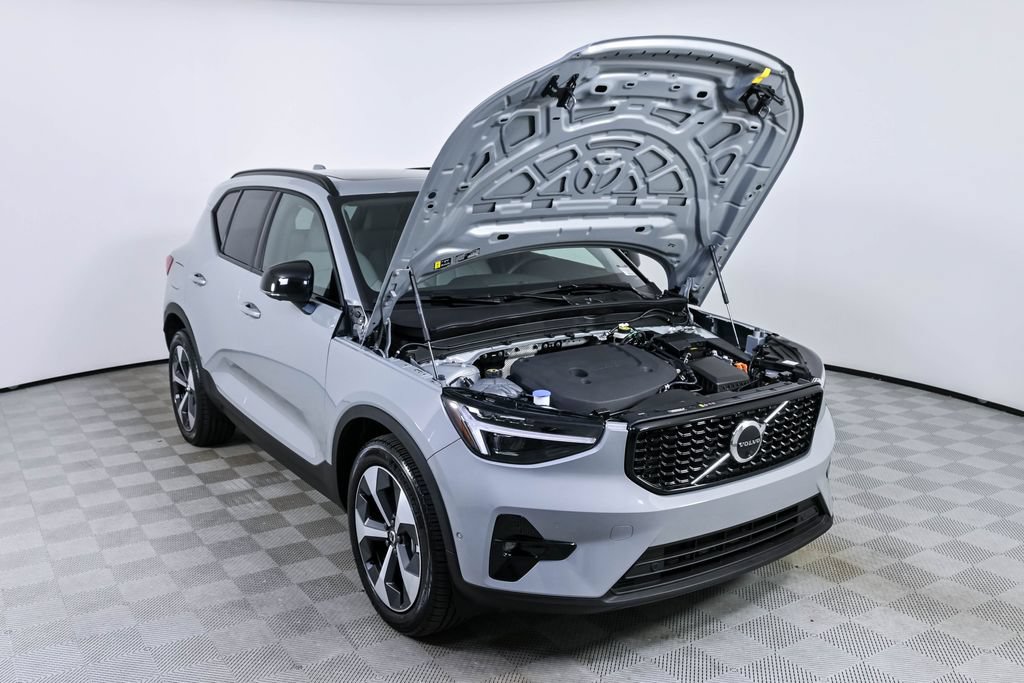 Certified 2026 Volvo XC40 B5 Plus AWD/4WD image 34