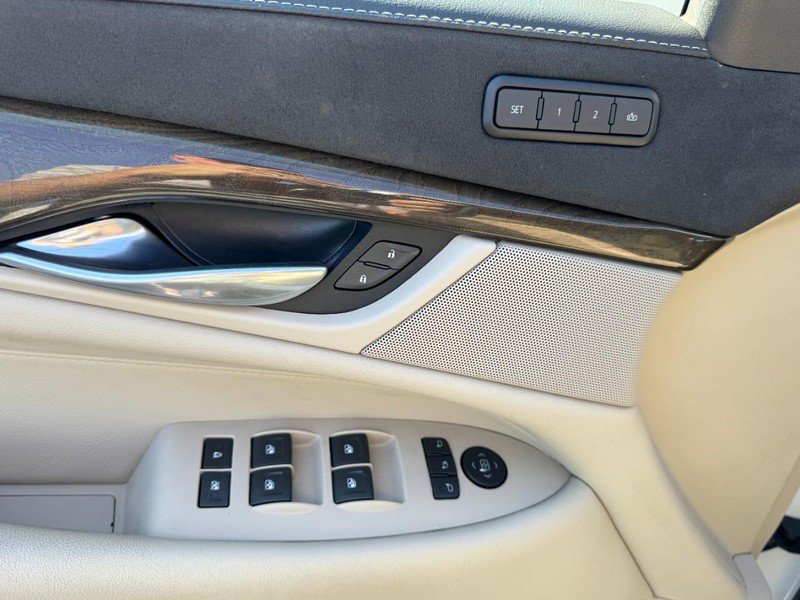 Used 2019 Cadillac Escalade ESV Luxury AWD/4WD image 18