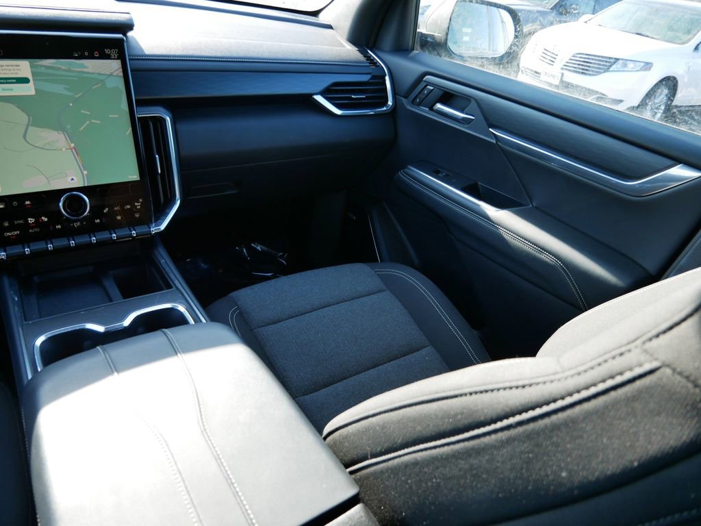 Used 2025 GMC Acadia Elevation image 15