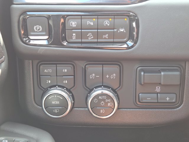 New 2026 GMC Yukon AT4 Ultimate AWD/4WD image 32