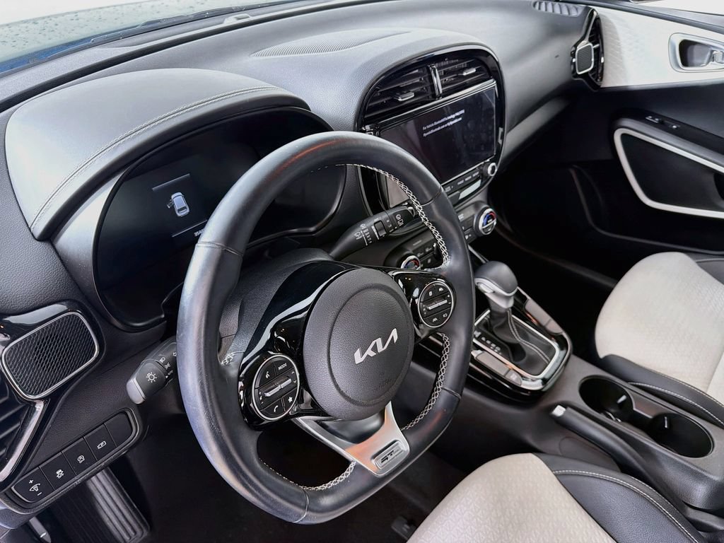 Used 2023 Kia Soul GT-Line FWD image 9