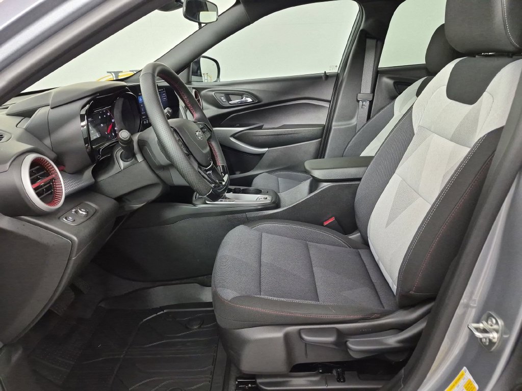 Used 2026 Chevrolet Trax RS w/ Sunroof Package FWD image 15