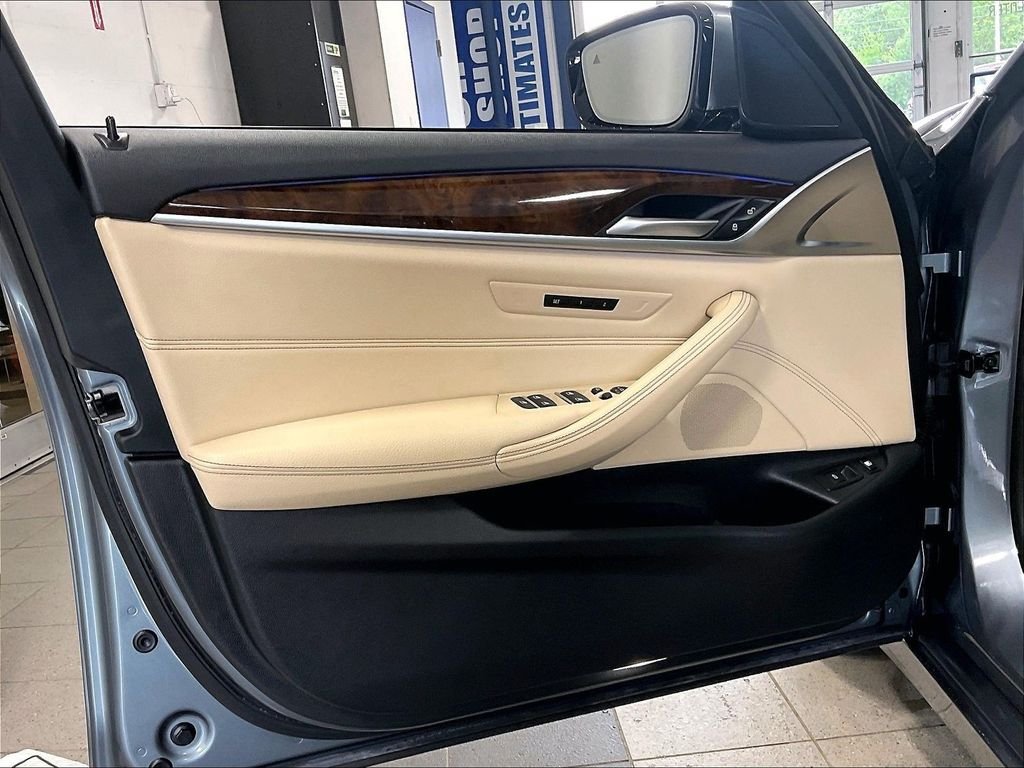 Used 2019 BMW 530e xDrive w/ Convenience Package AWD/4WD image 9