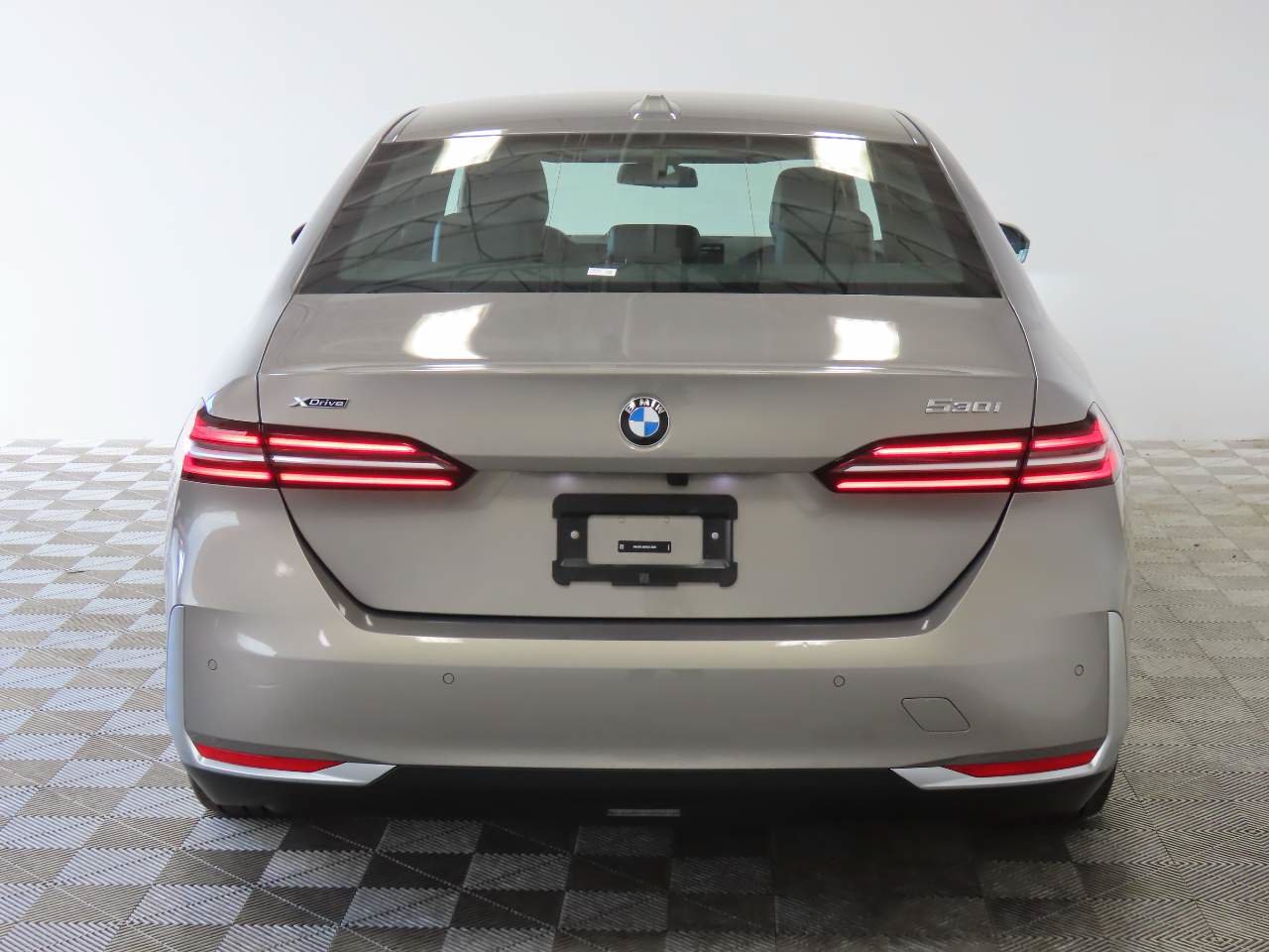 Used 2024 BMW 530i xDrive AWD/4WD image 4