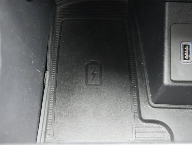 Used 2022 Ford Edge Titanium image 3