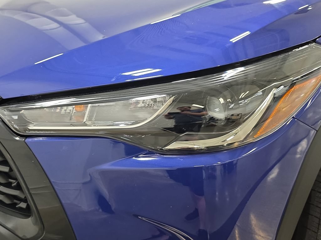 Used 2022 Toyota Corolla Cross LE AWD/4WD image 29