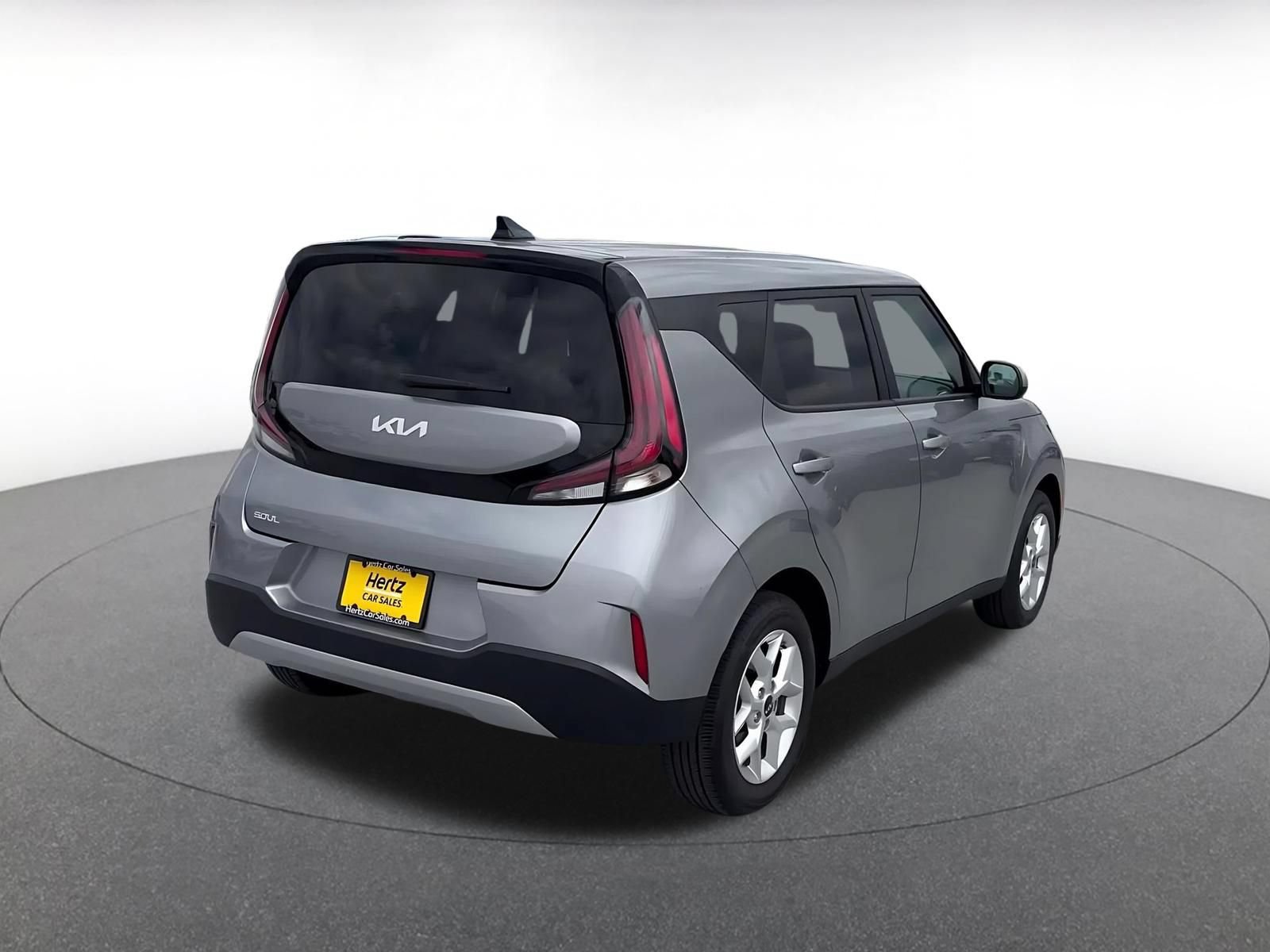 Used 2025 Kia Soul LX w/ LX Technology Package FWD image 14