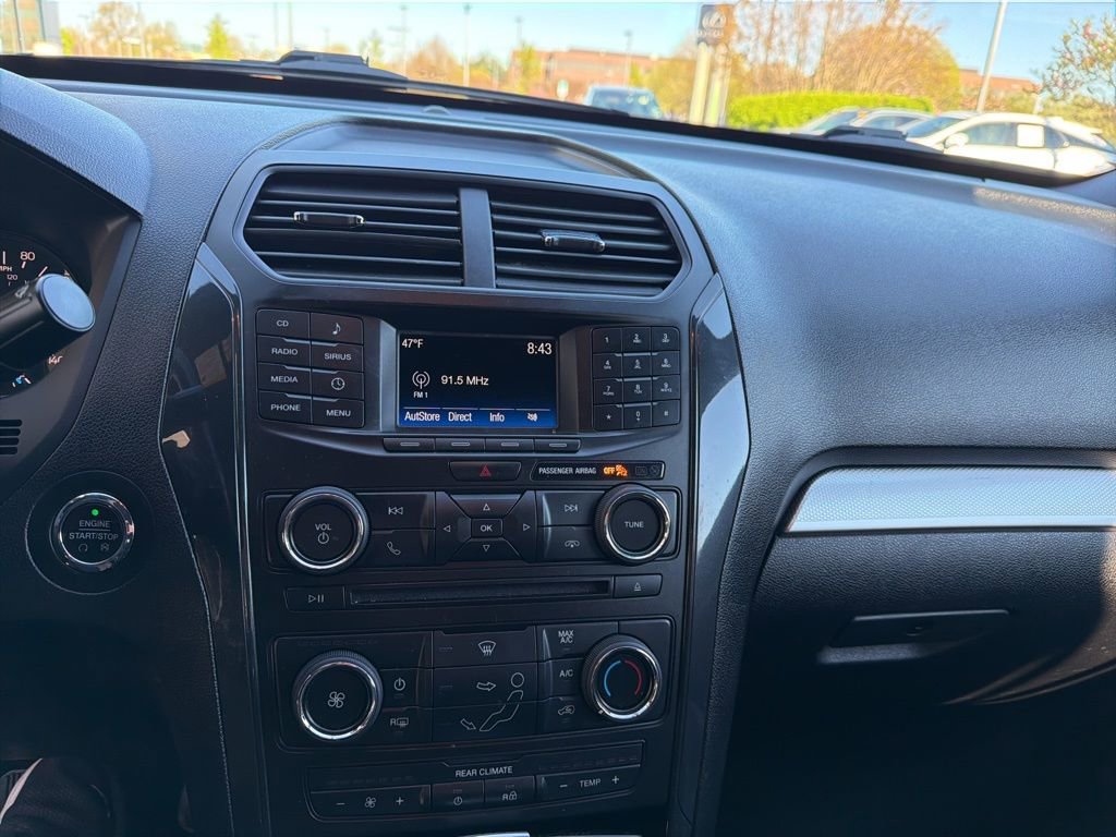Used 2017 Ford Explorer XLT AWD/4WD image 35